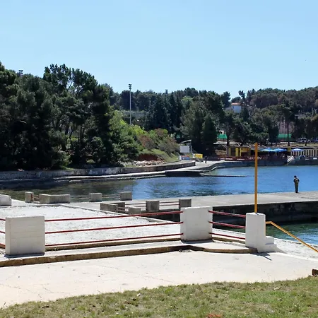 By The Sea - 24381 Apartamento Pula