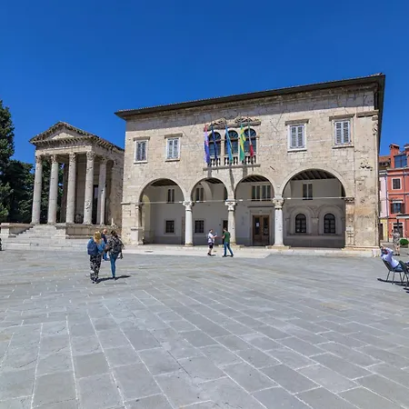 By The Sea - 24381 Pula