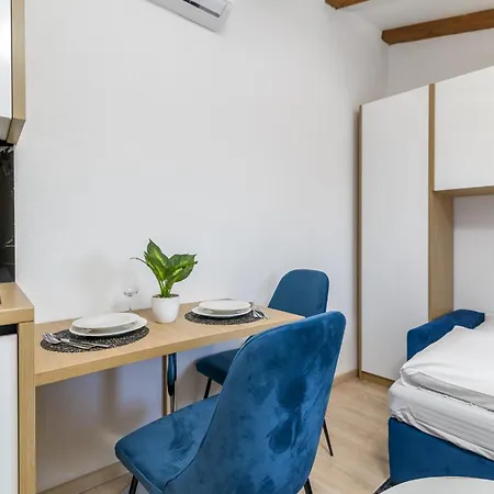By The Sea - 24381 Apartment Pula