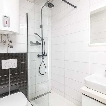 By The Sea - 24381 * Pula