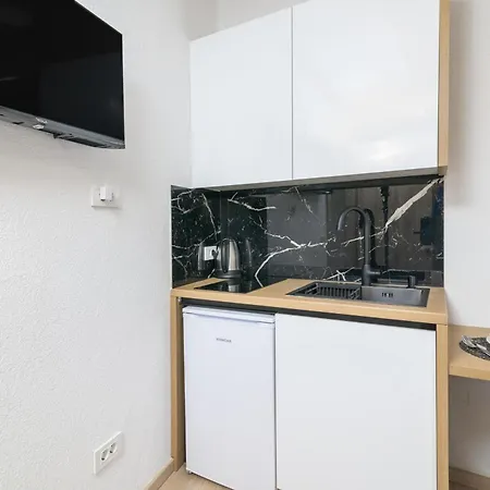 By The Sea - 24381 * Pula