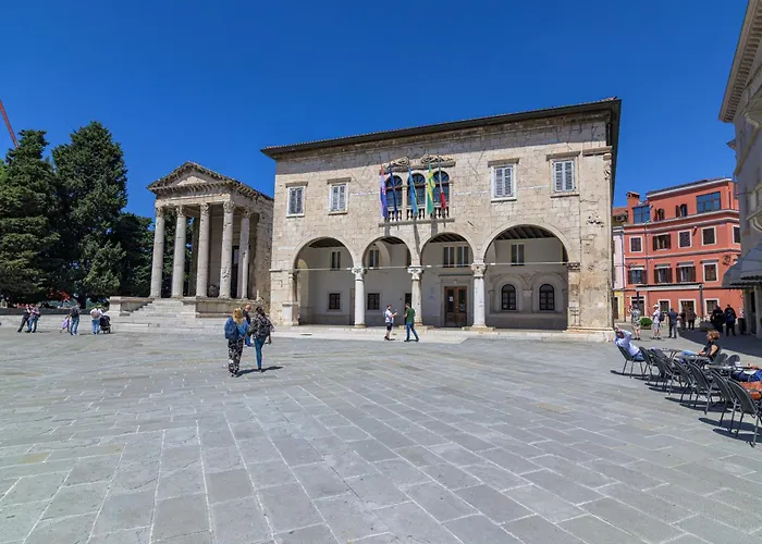 By The Sea - 24381 Pula