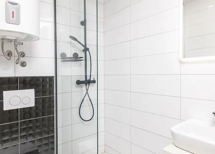 By The Sea - 24381 * Pula